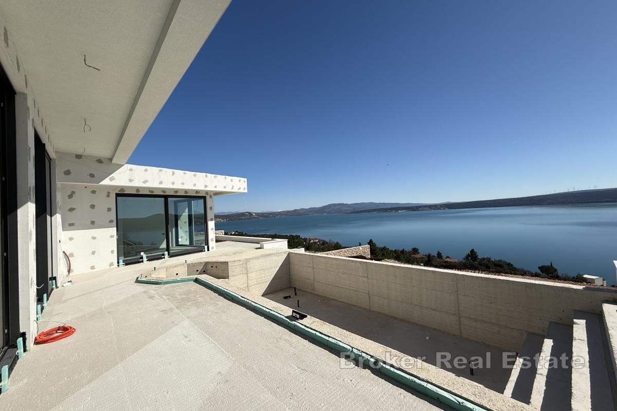 Luxuriöses einstöckiges Haus mit Panoramablick auf das Meer
