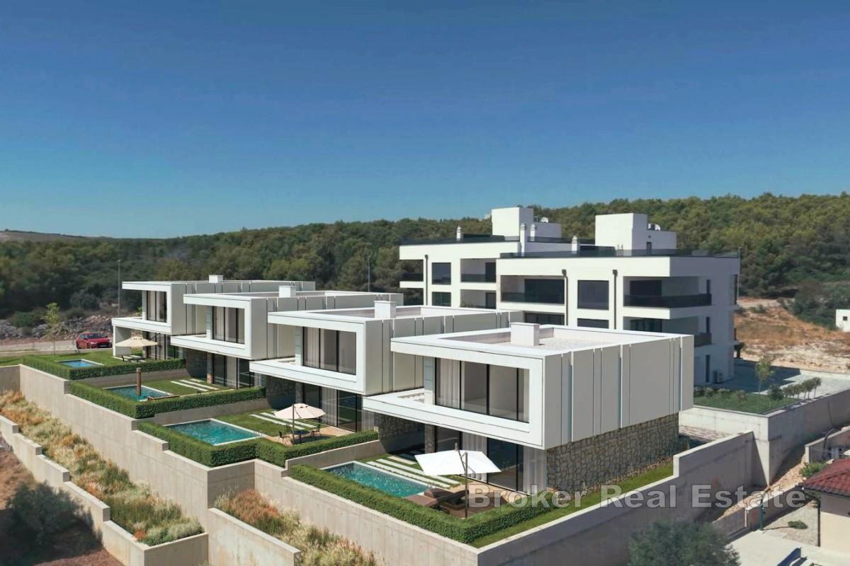 Nuovo edificio moderno con vista mare