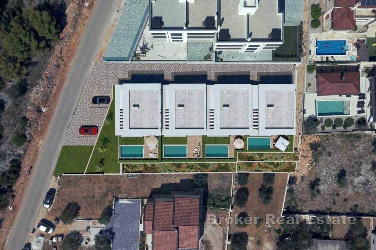 Nuovo edificio moderno con vista mare