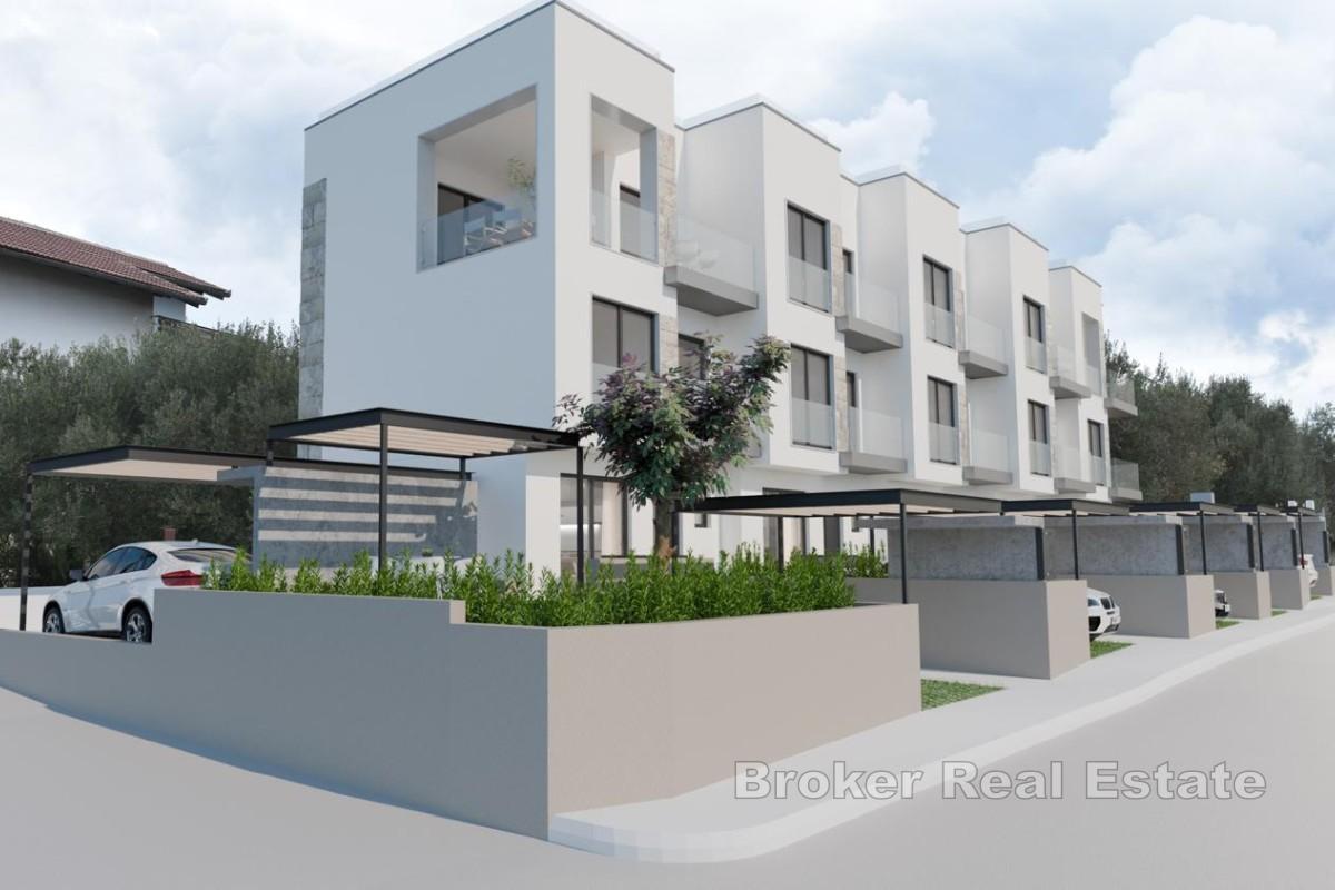 Moderne leilighet over 2 plan med havutsikt