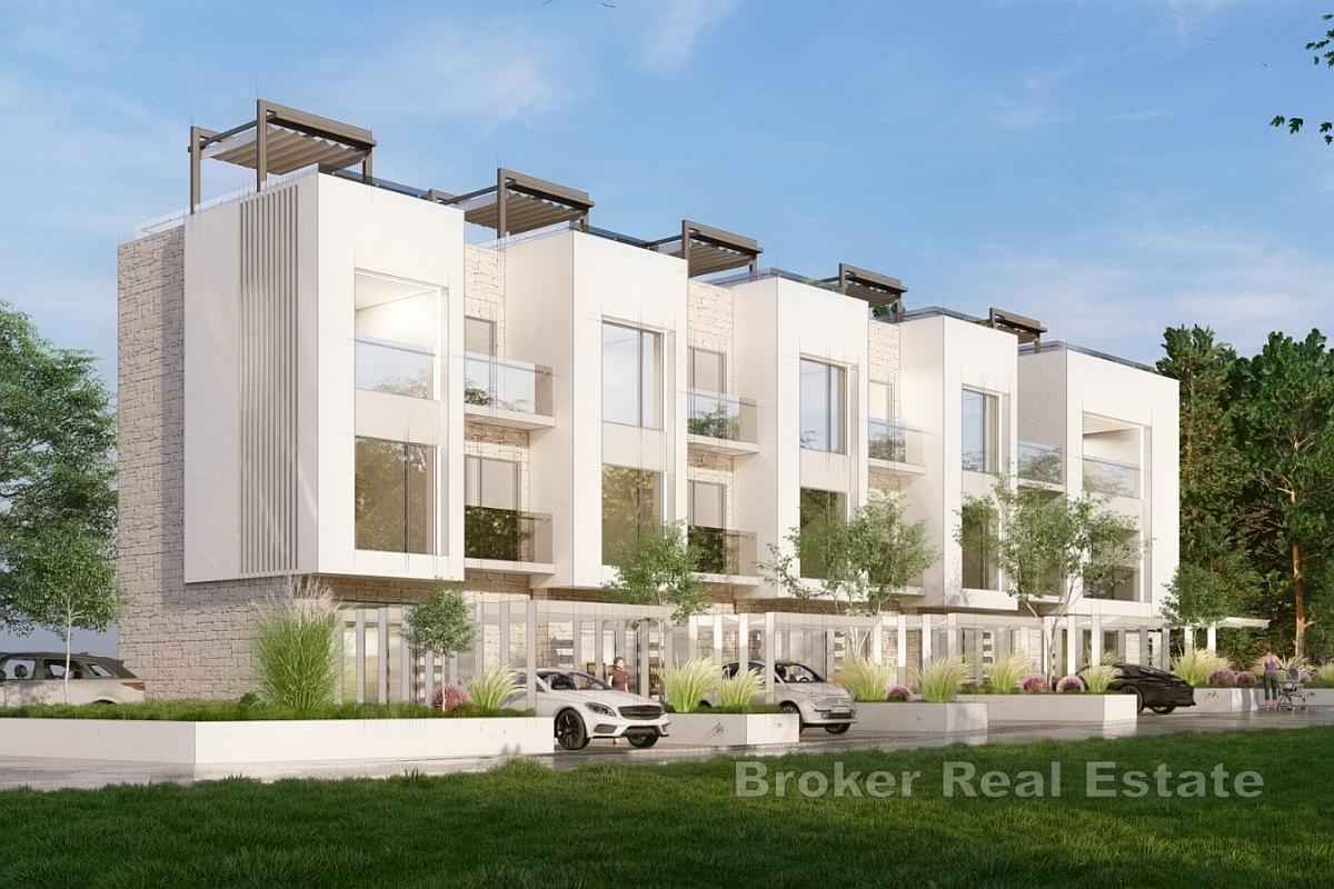 Moderne leilighet over 2 plan med havutsikt