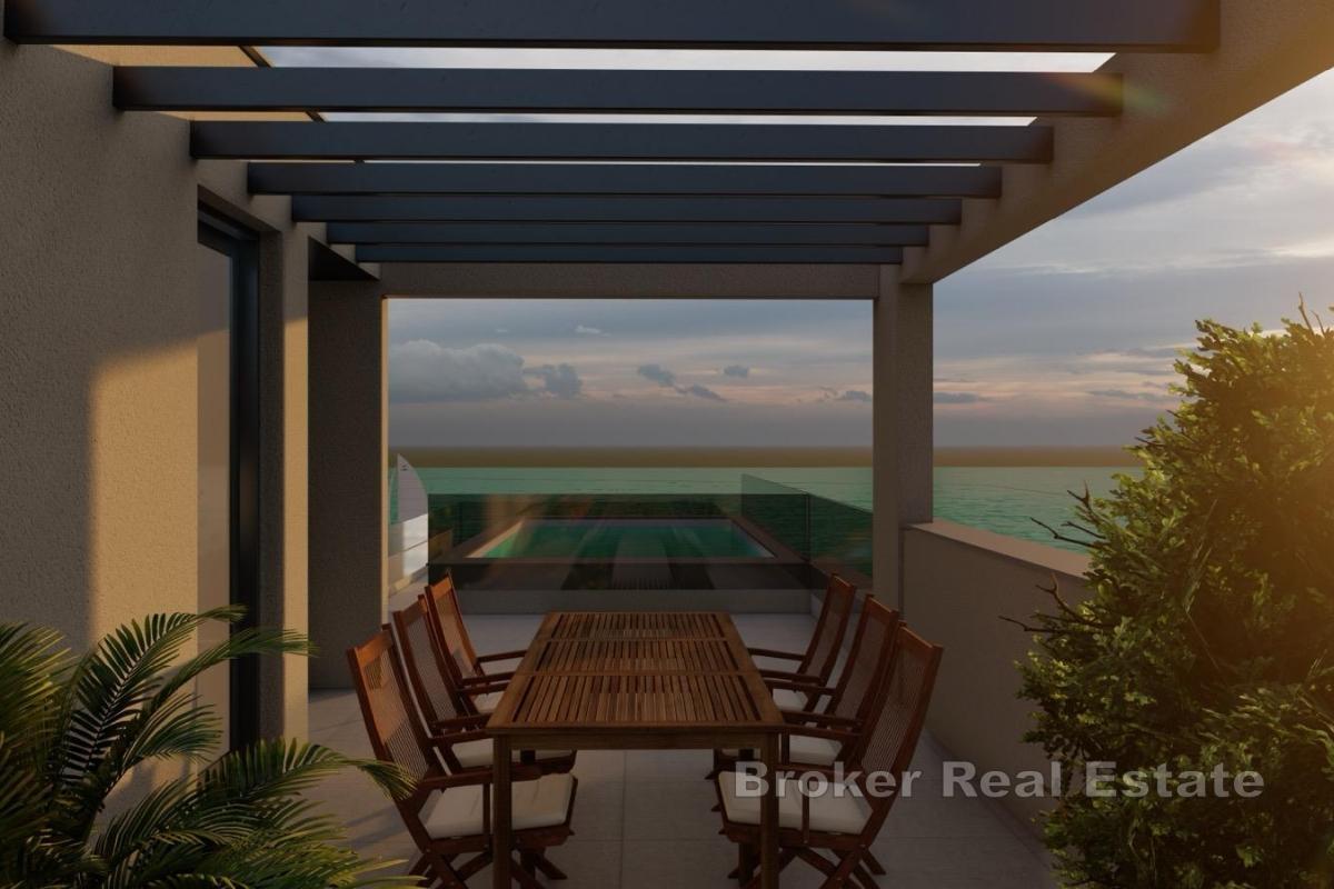 Moderno appartamento in un nuovo edificio con vista mare aperta