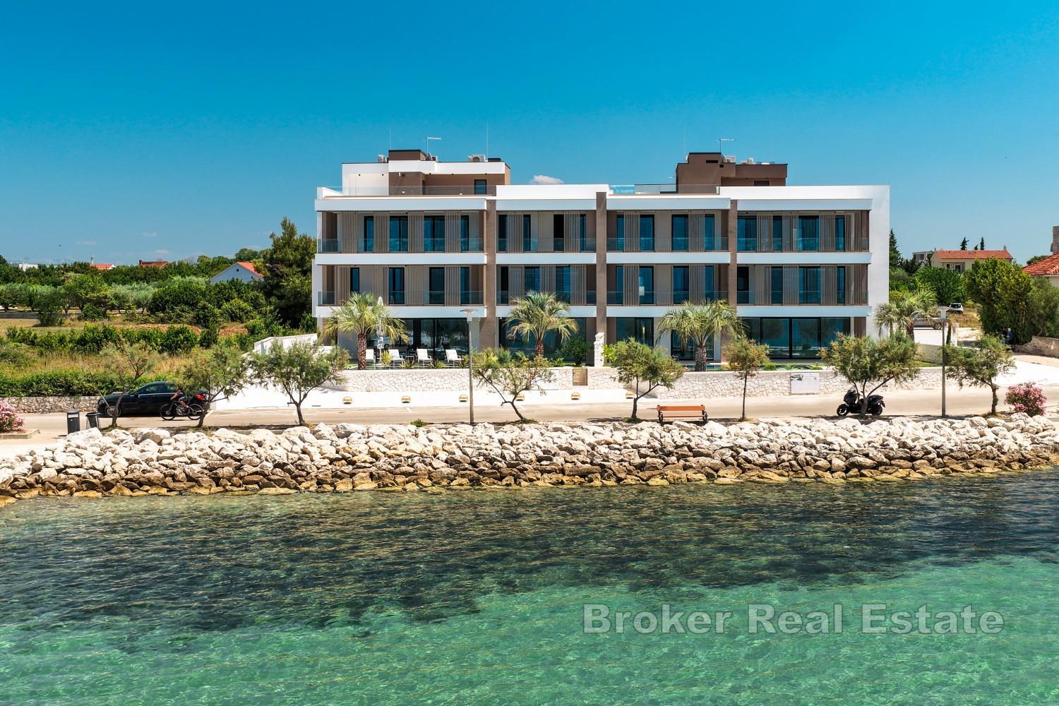 Ein luxuriöses Apartment mit Pool in prestigeträchtiger Lage am Meer