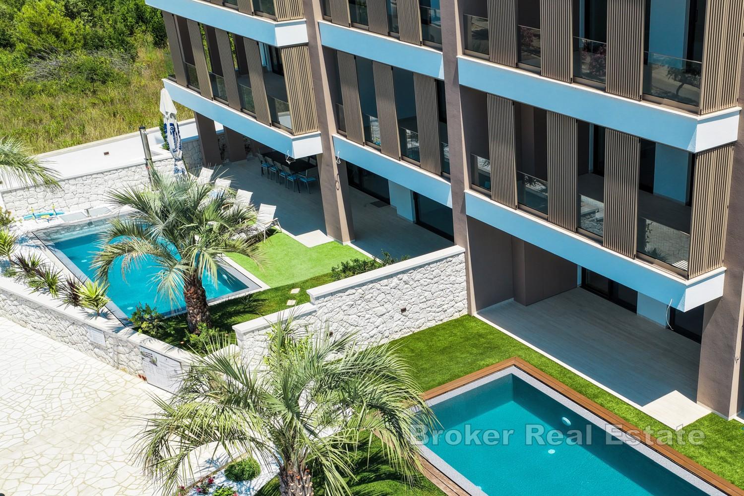 Ein luxuriöses Apartment mit Pool in prestigeträchtiger Lage am Meer