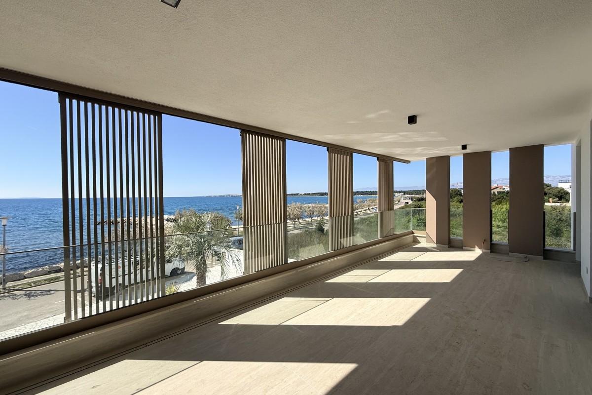 Appartamento in palazzo di lusso, prima fila mare