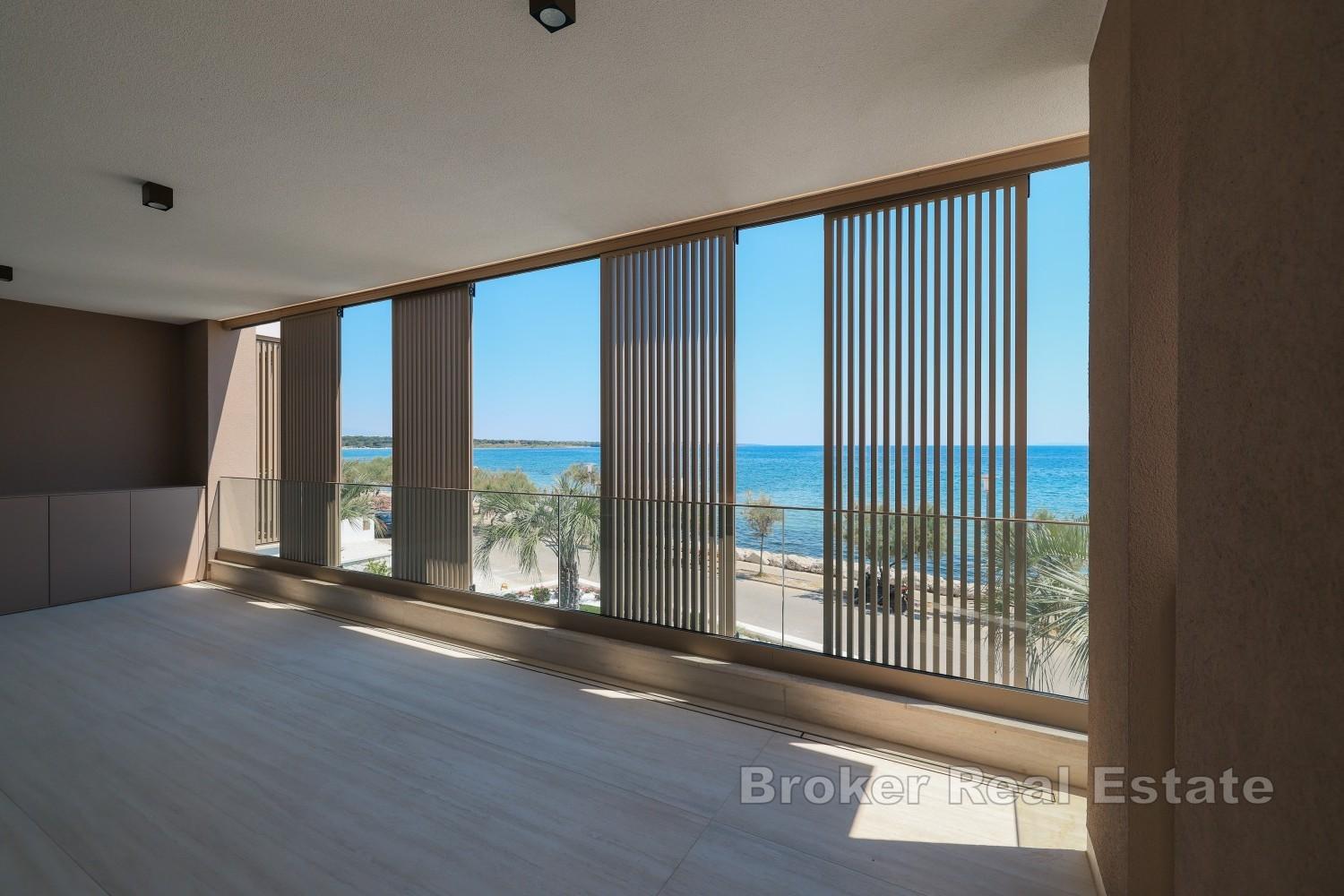 Appartamento in palazzo di lusso, prima fila mare