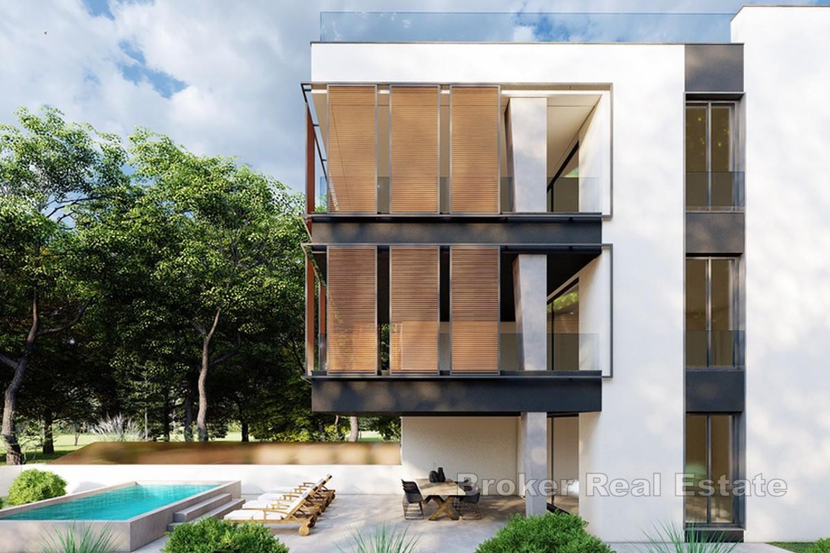 Luxueux penthouse en première rangée de la mer avec piscine