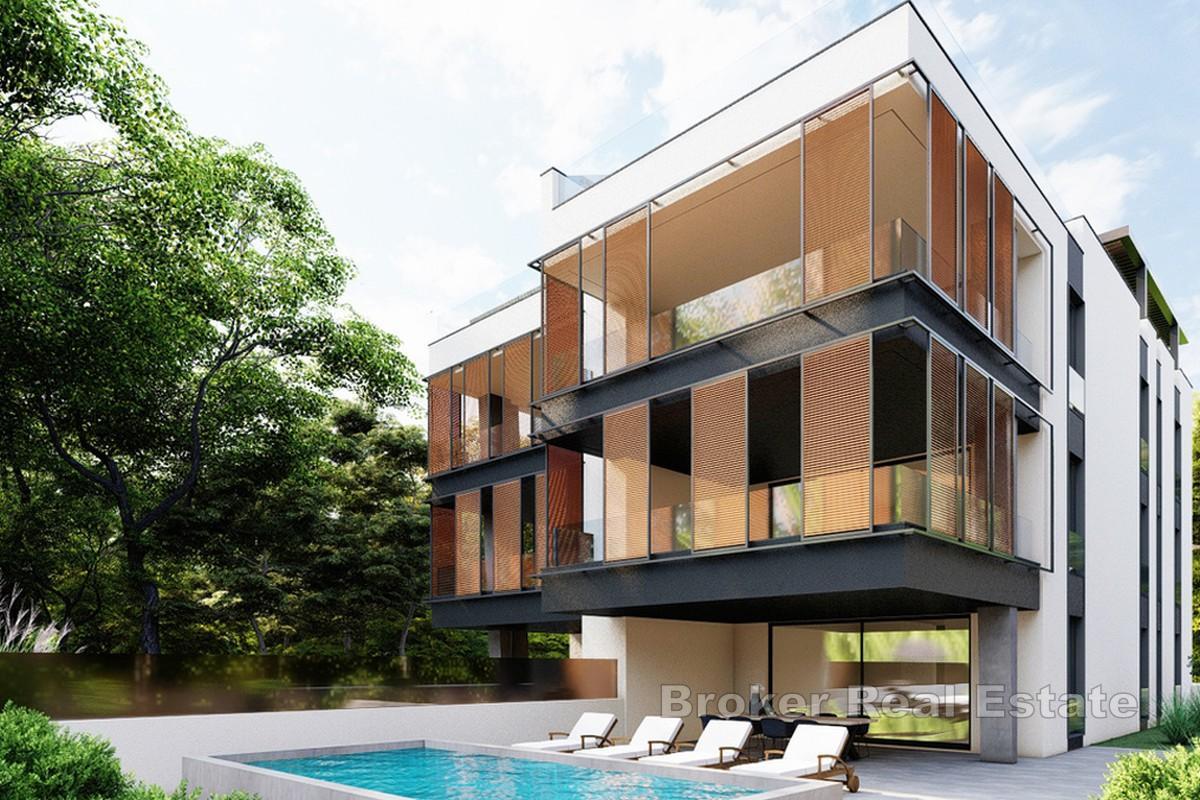 Luxueux penthouse en première rangée de la mer avec piscine