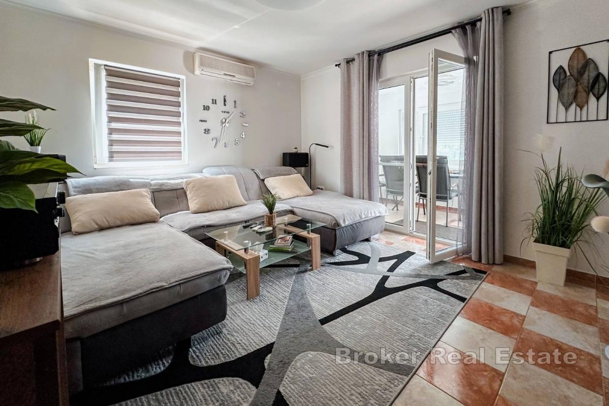Appartamento con tre camere da letto e posto auto
