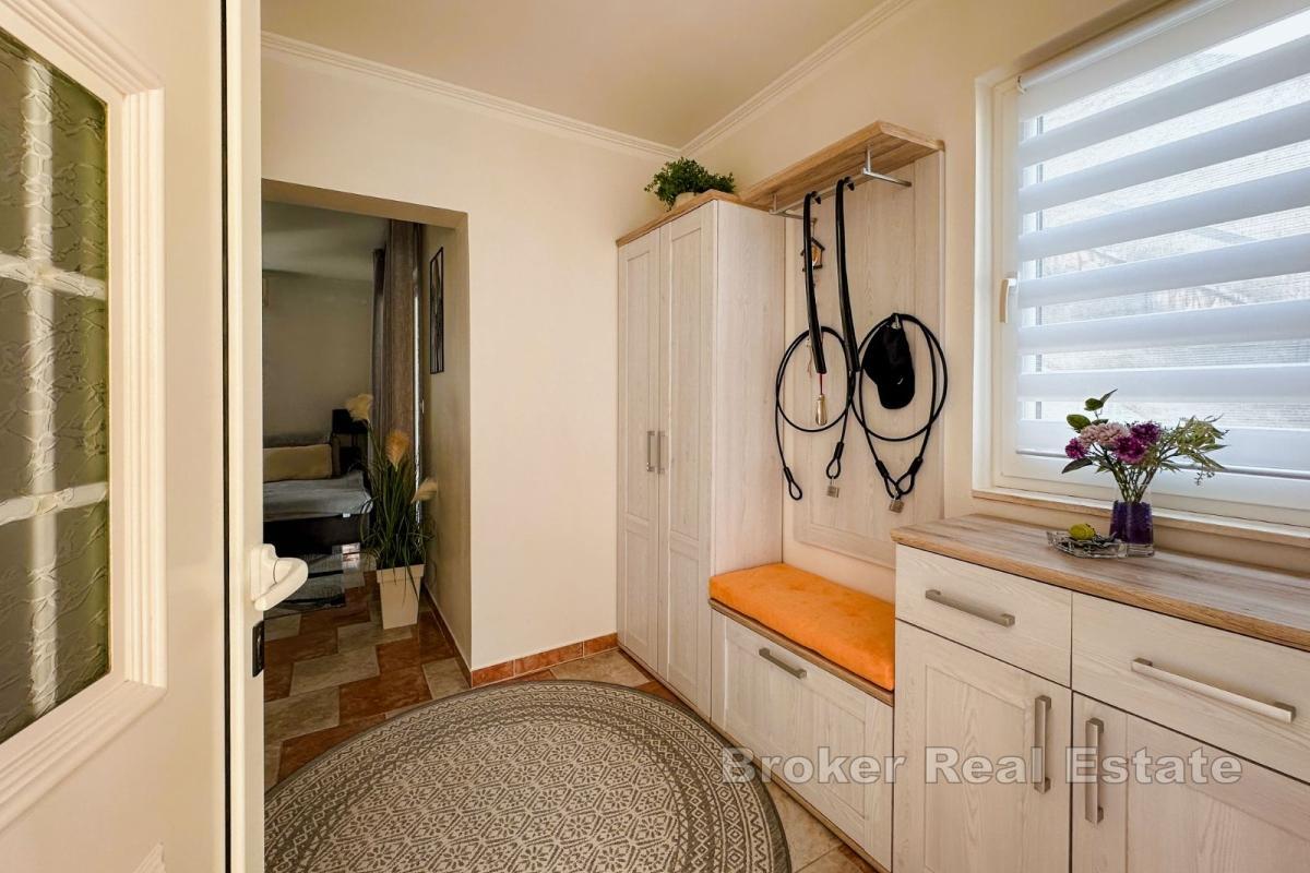 Appartamento con tre camere da letto e posto auto
