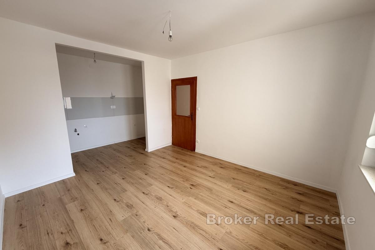 Appartamento ristrutturato con ampia terrazza privata