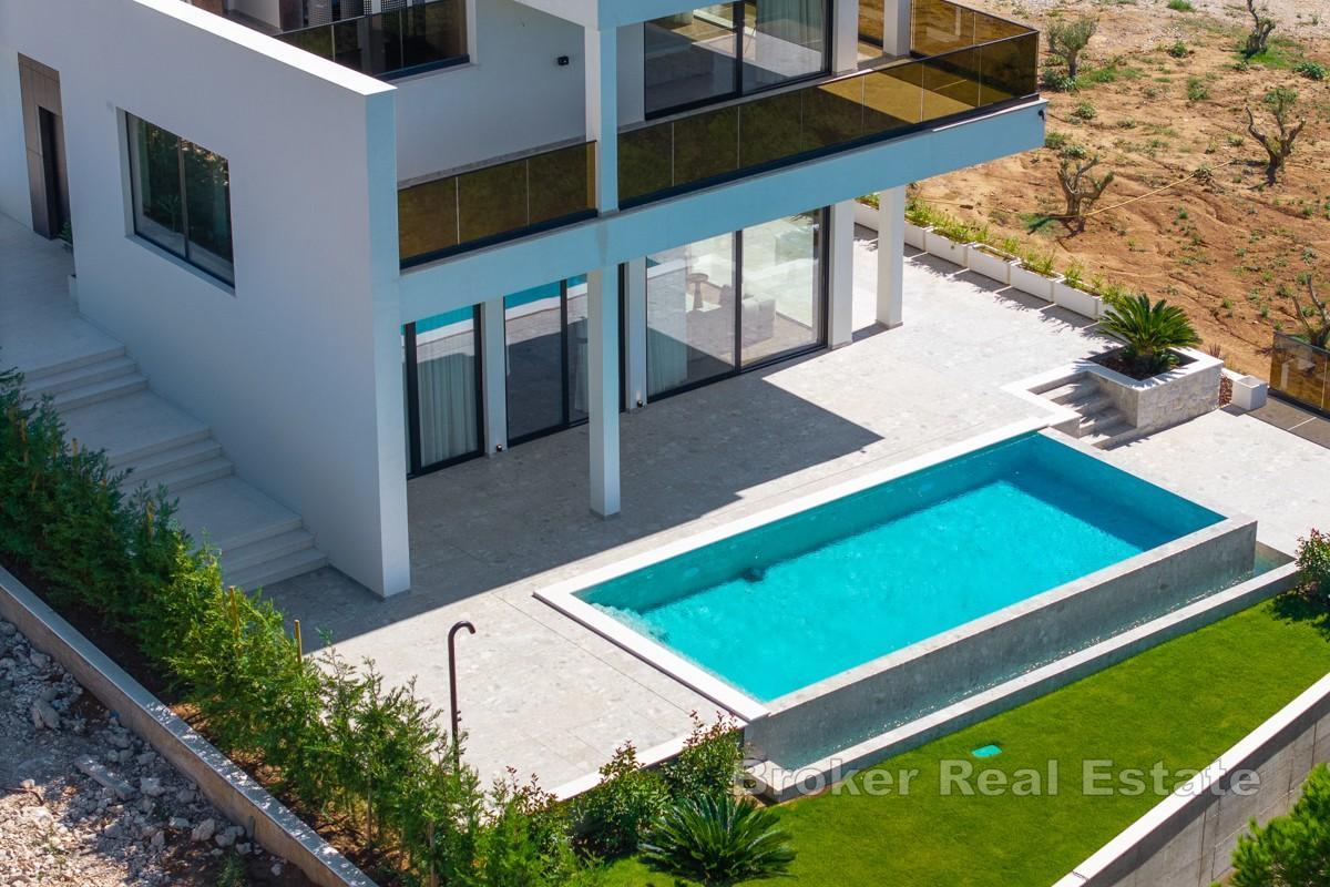 Exklusive Adria-Villa mit unvergleichlichem 360°-Panoramablick auf Meer, See und Inseln