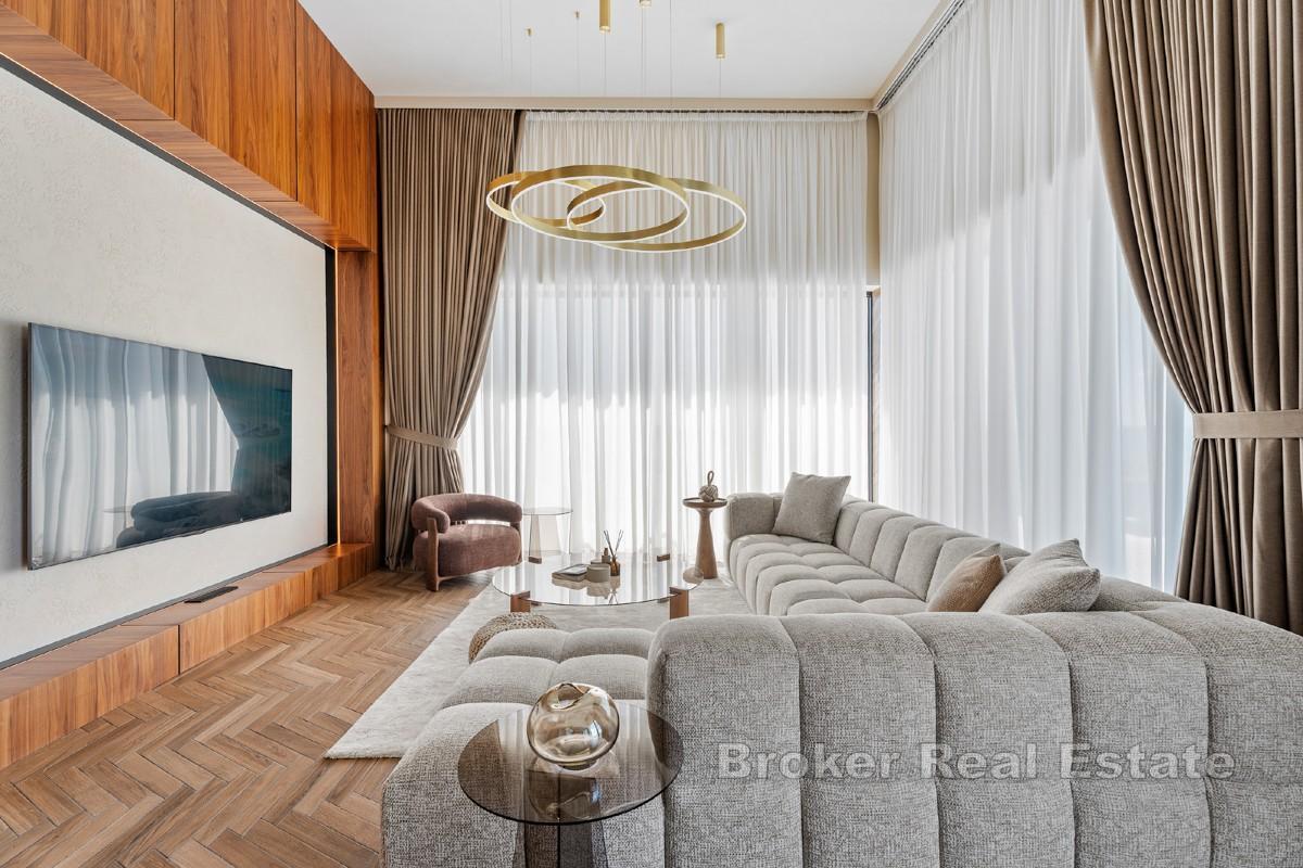 Exklusive Adria-Villa mit unvergleichlichem 360°-Panoramablick auf Meer, See und Inseln