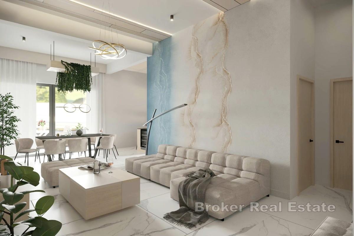 Penthouse se střešní terasou v první řadě u moře