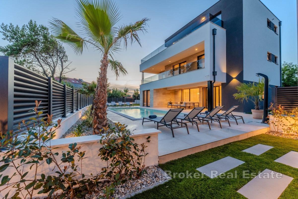 Esclusiva villa con vista mare e piscina
