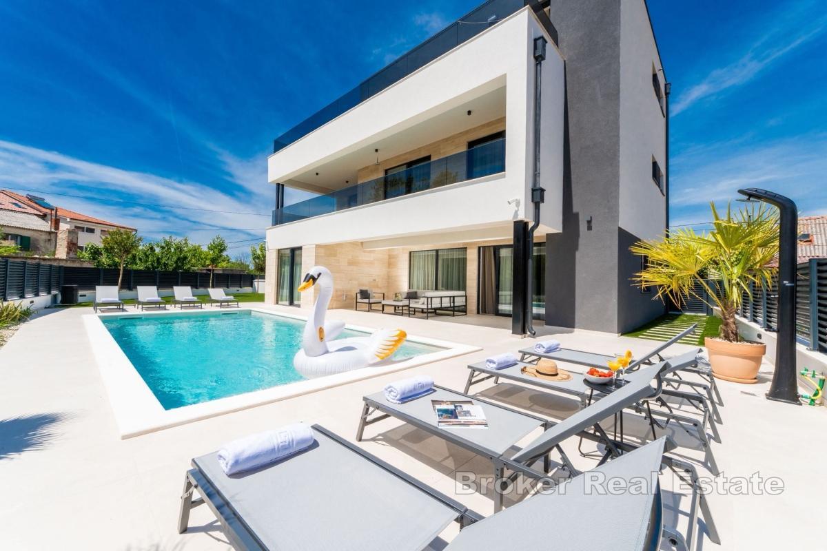 Esclusiva villa con vista mare e piscina