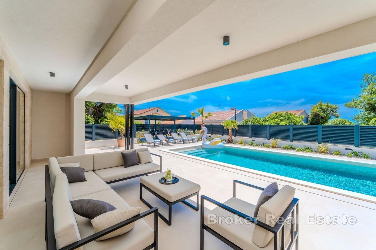 Esclusiva villa con vista mare e piscina