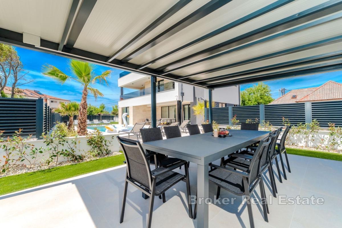 Esclusiva villa con vista mare e piscina