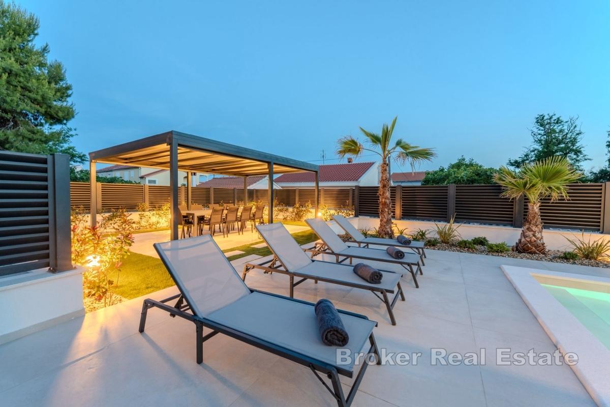 Esclusiva villa con vista mare e piscina