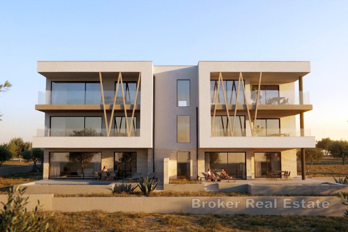 Großzügige Erdgeschosswohnung mit Pool in einem modernen Neubau