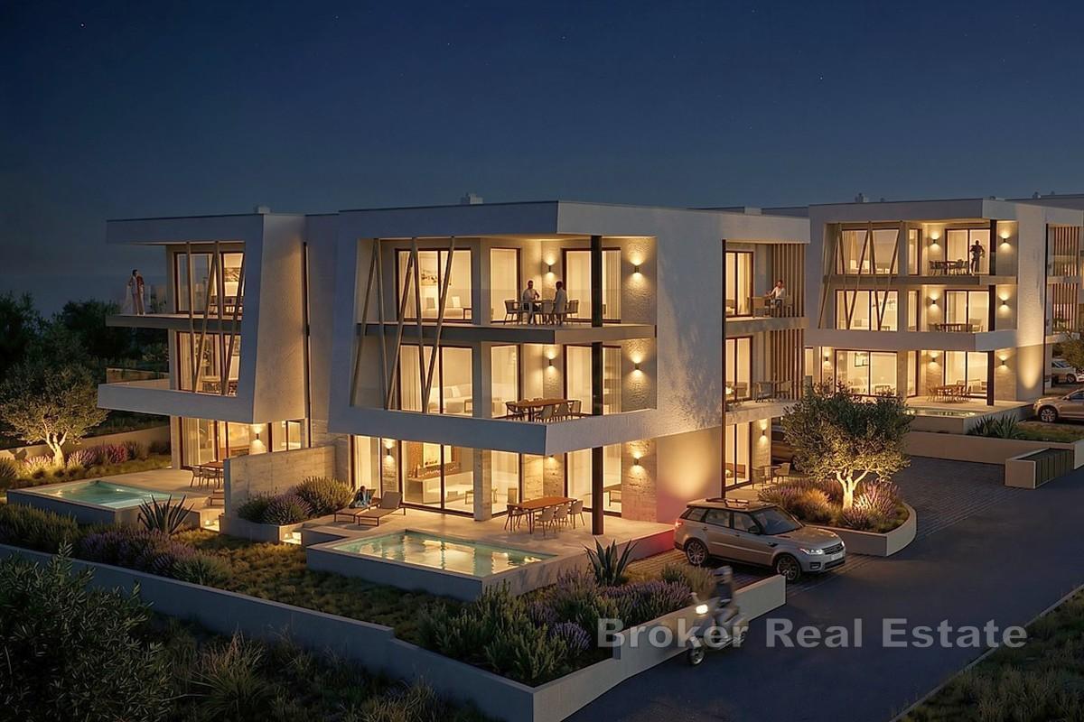 Großzügige Erdgeschosswohnung mit Pool in einem modernen Neubau