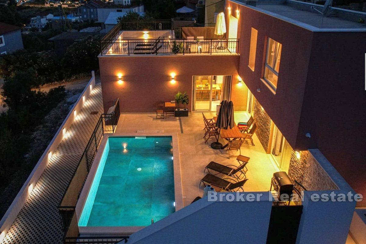Casa con vista mare e piscina