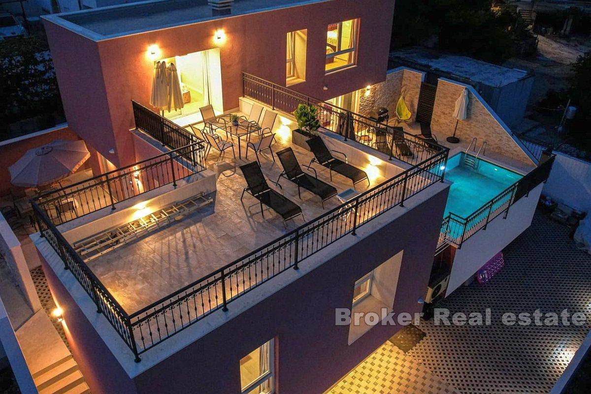 Casa con vista mare e piscina