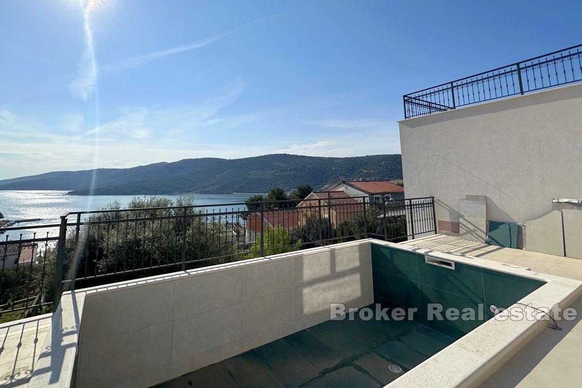 Casa con vista mare e piscina