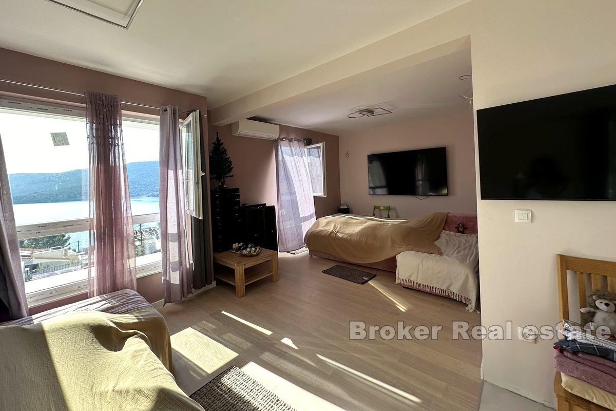 Casa con vista mare e piscina