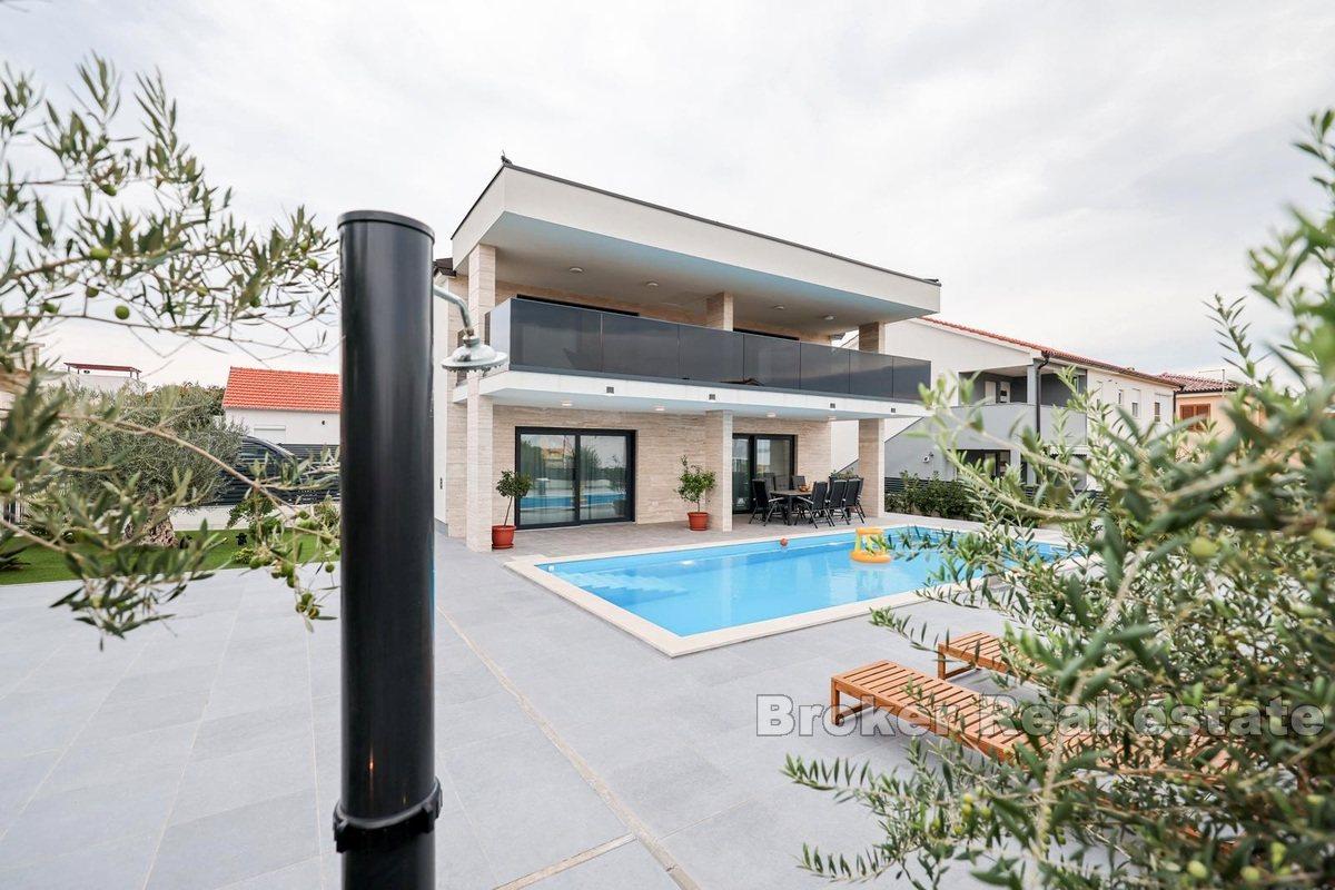 Modern villa med pool