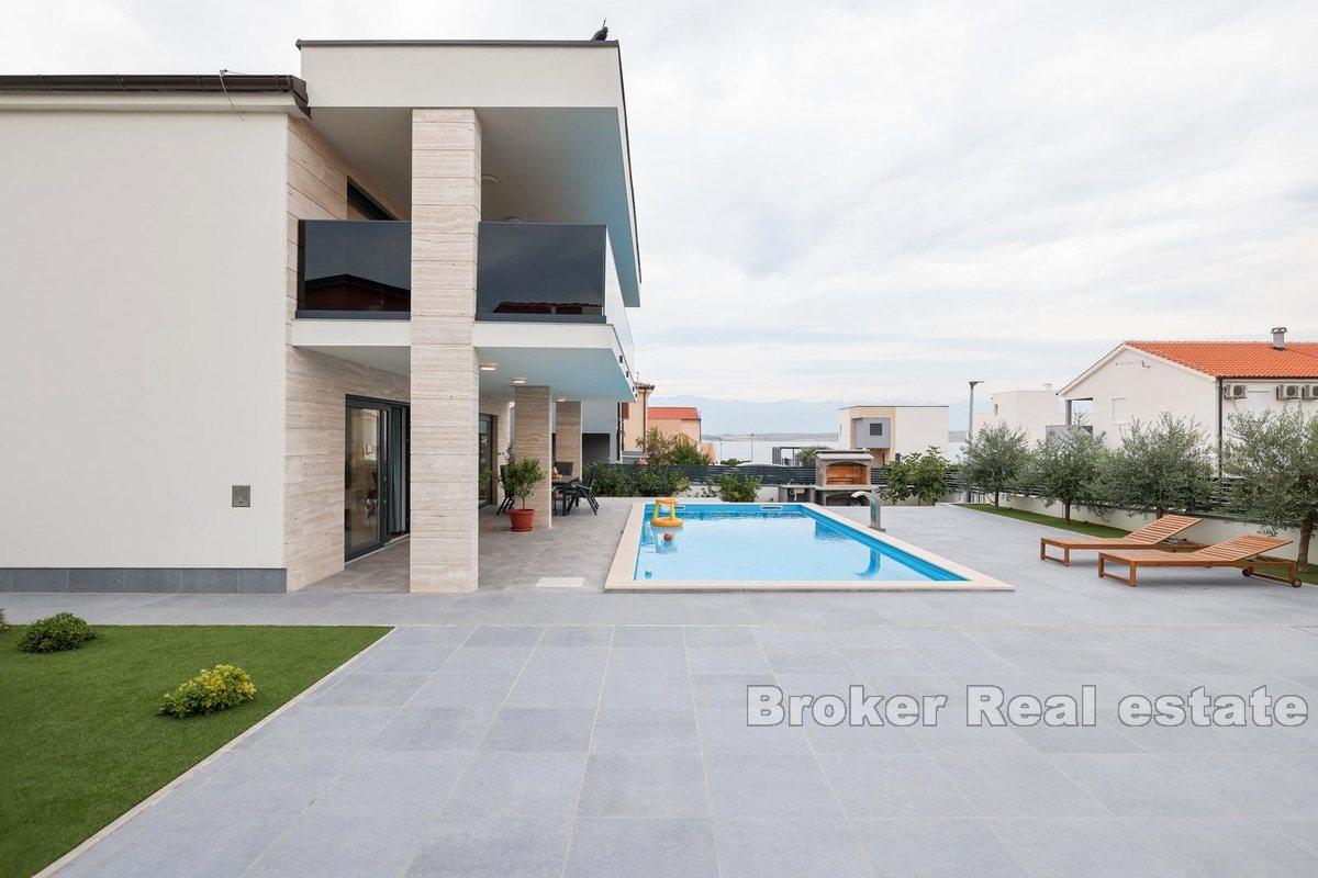 Modern villa med pool