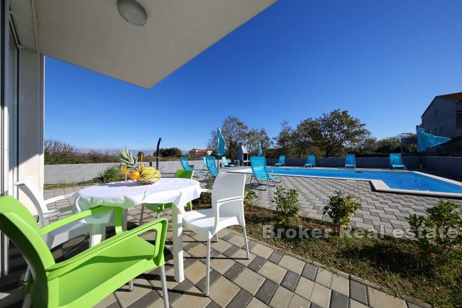 Modernt hus med pool