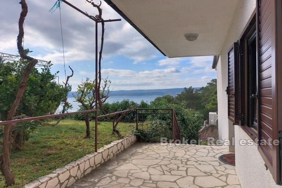 Casa con tre appartamenti e vista mare