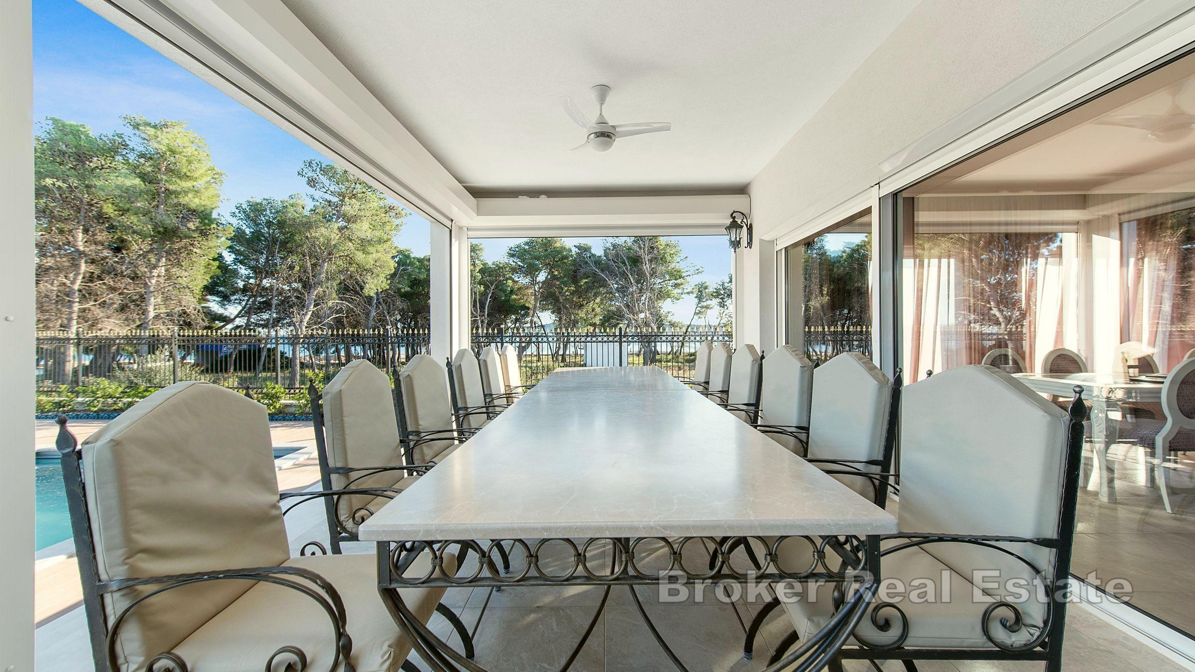 Eine außergewöhnliche Villa mit Pool und Meerblick