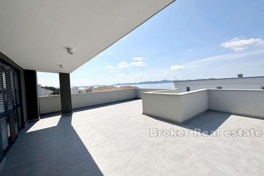Un bellissimo appartamento a due piani con vista sul mare