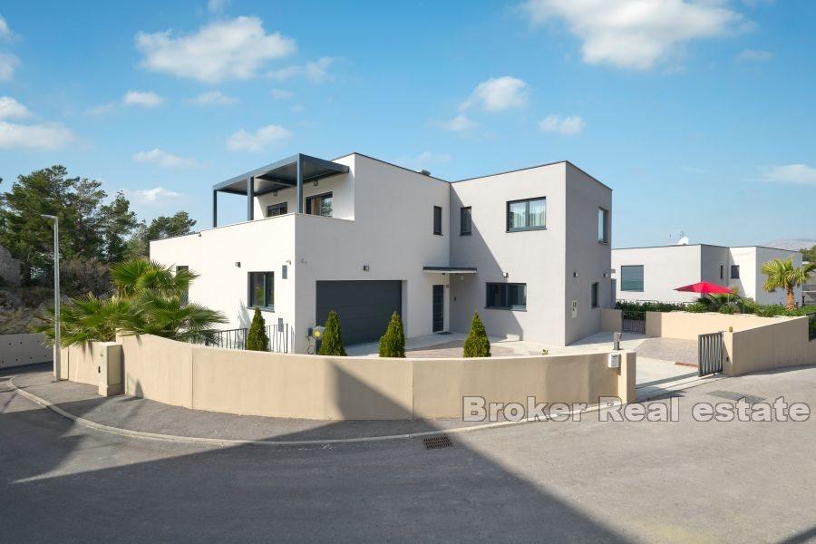 Moderne Villa mit beheiztem Pool