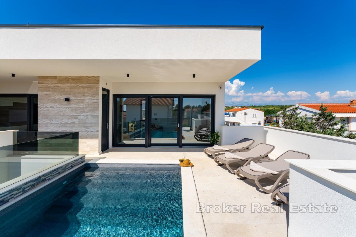 Neubauvilla mit Pool