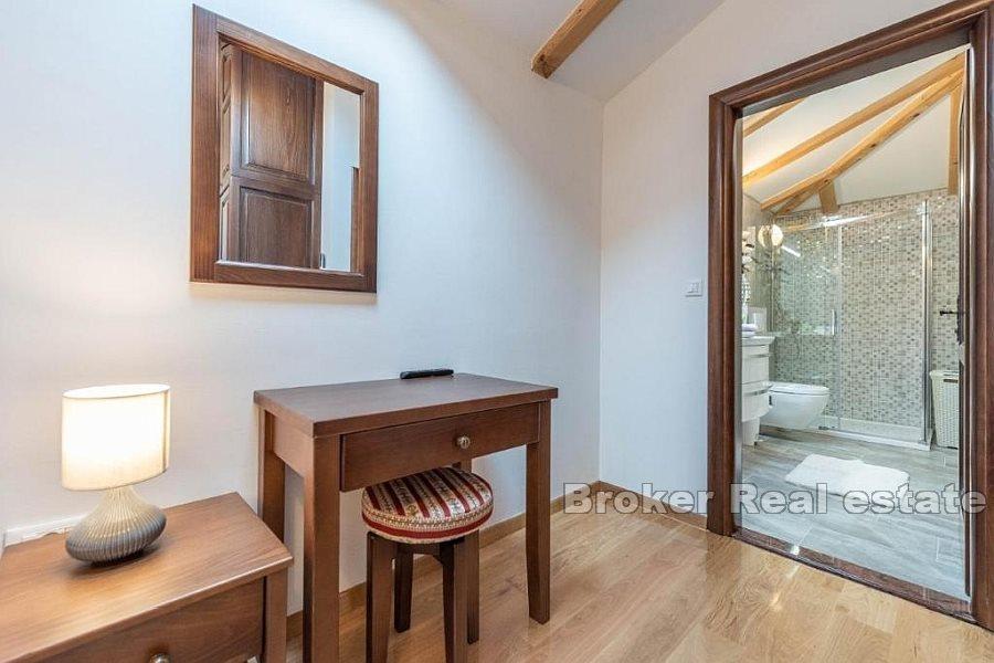 Ein wunderschönes Steinhaus mit Swimmingpool