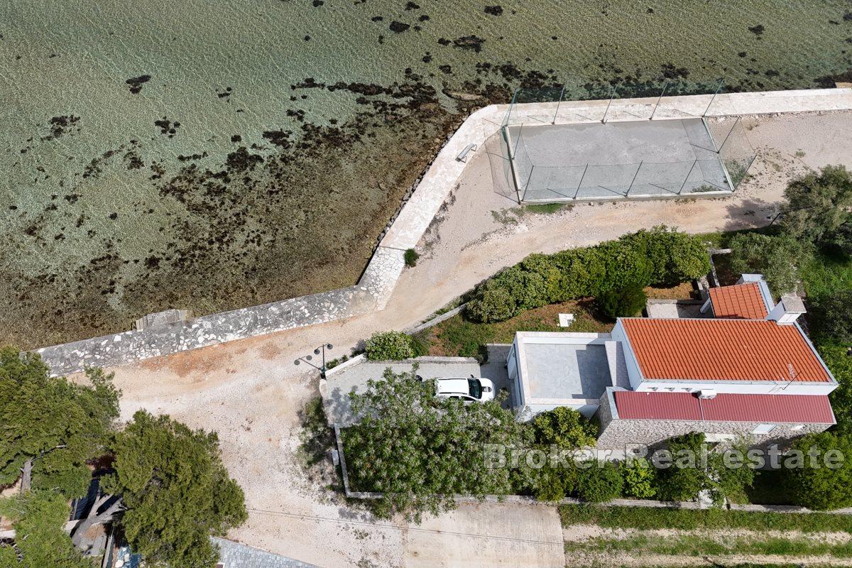 Samostojeća kuća prvi red do mora s otvorenim pogledom na zaljev