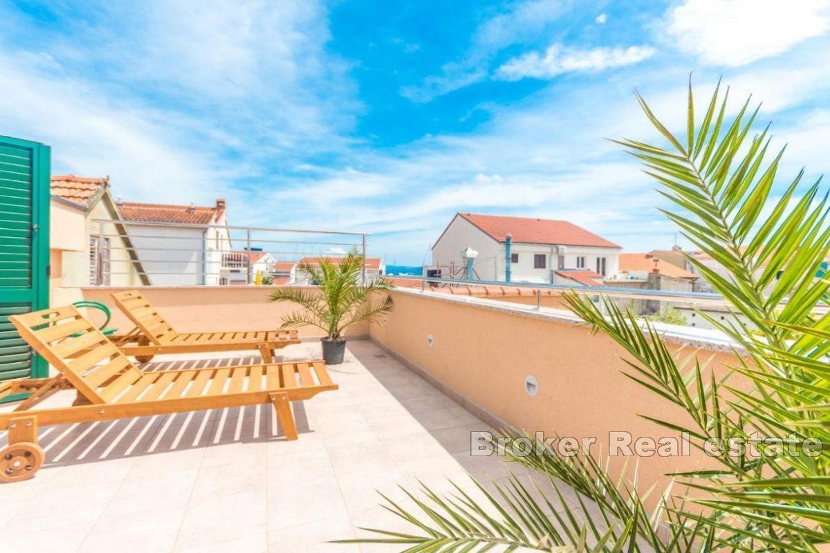 Palazzina con cinque appartamenti completamente ristrutturati vicino al mare