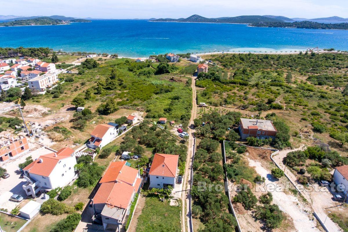 Building plot near the beach