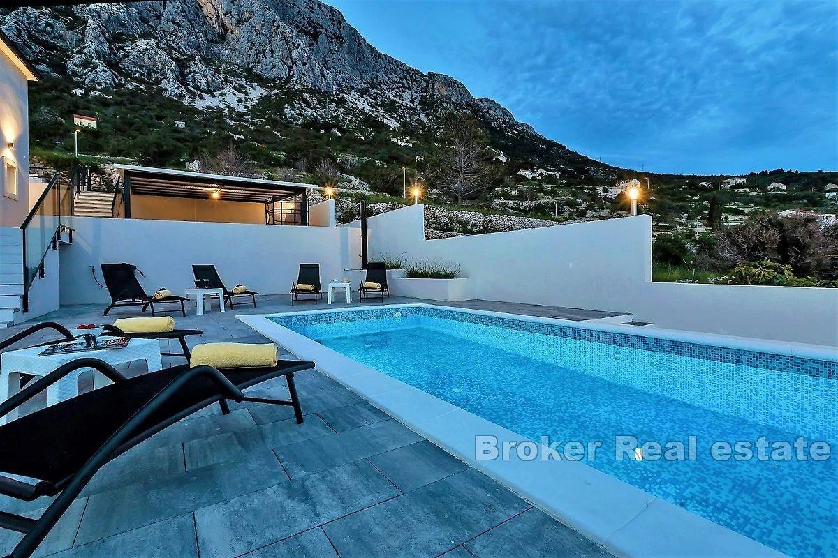 Villa mit Pool in ruhiger Lage