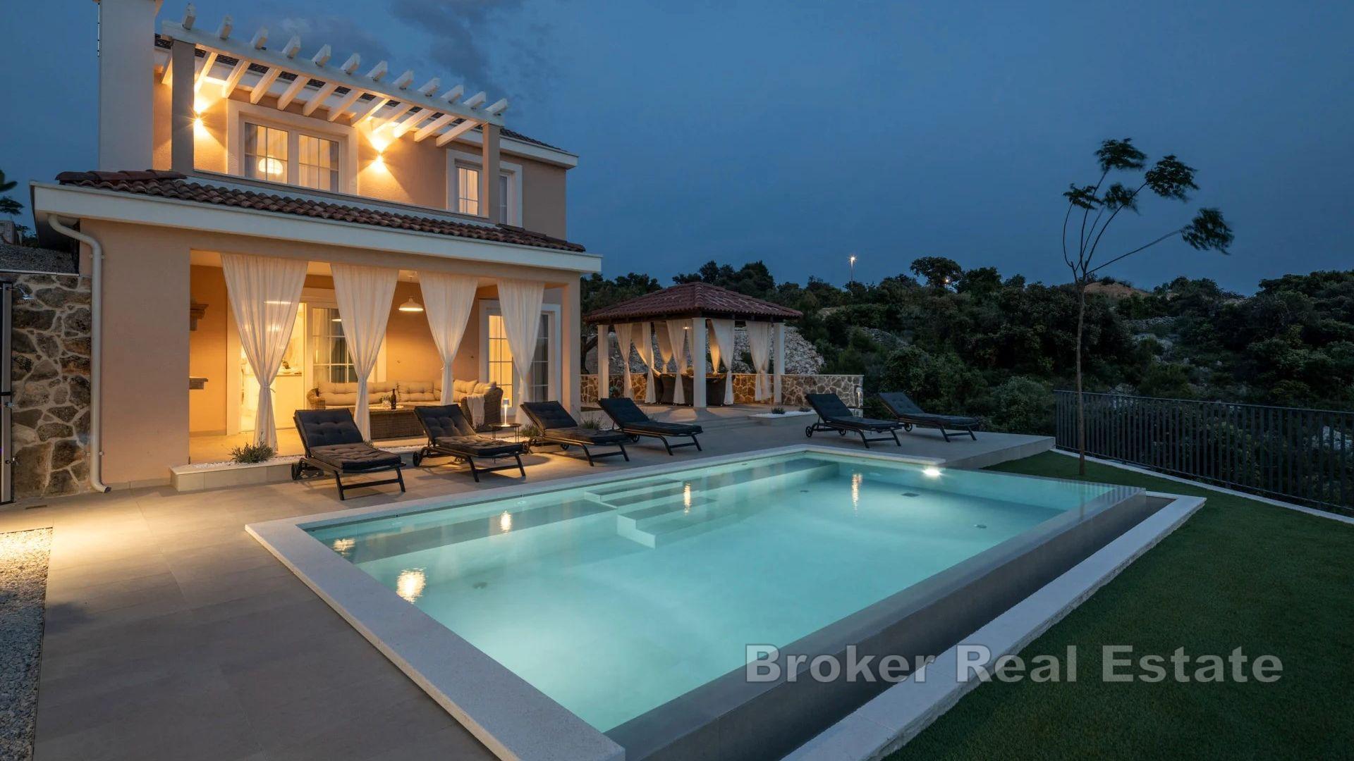 Villa mit Pool und Meerblick