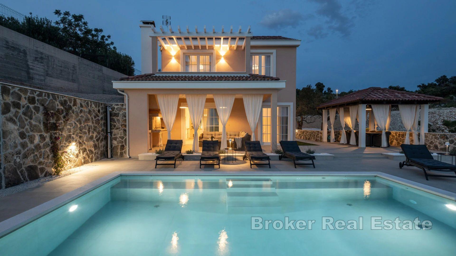 Villa mit Pool und Meerblick
