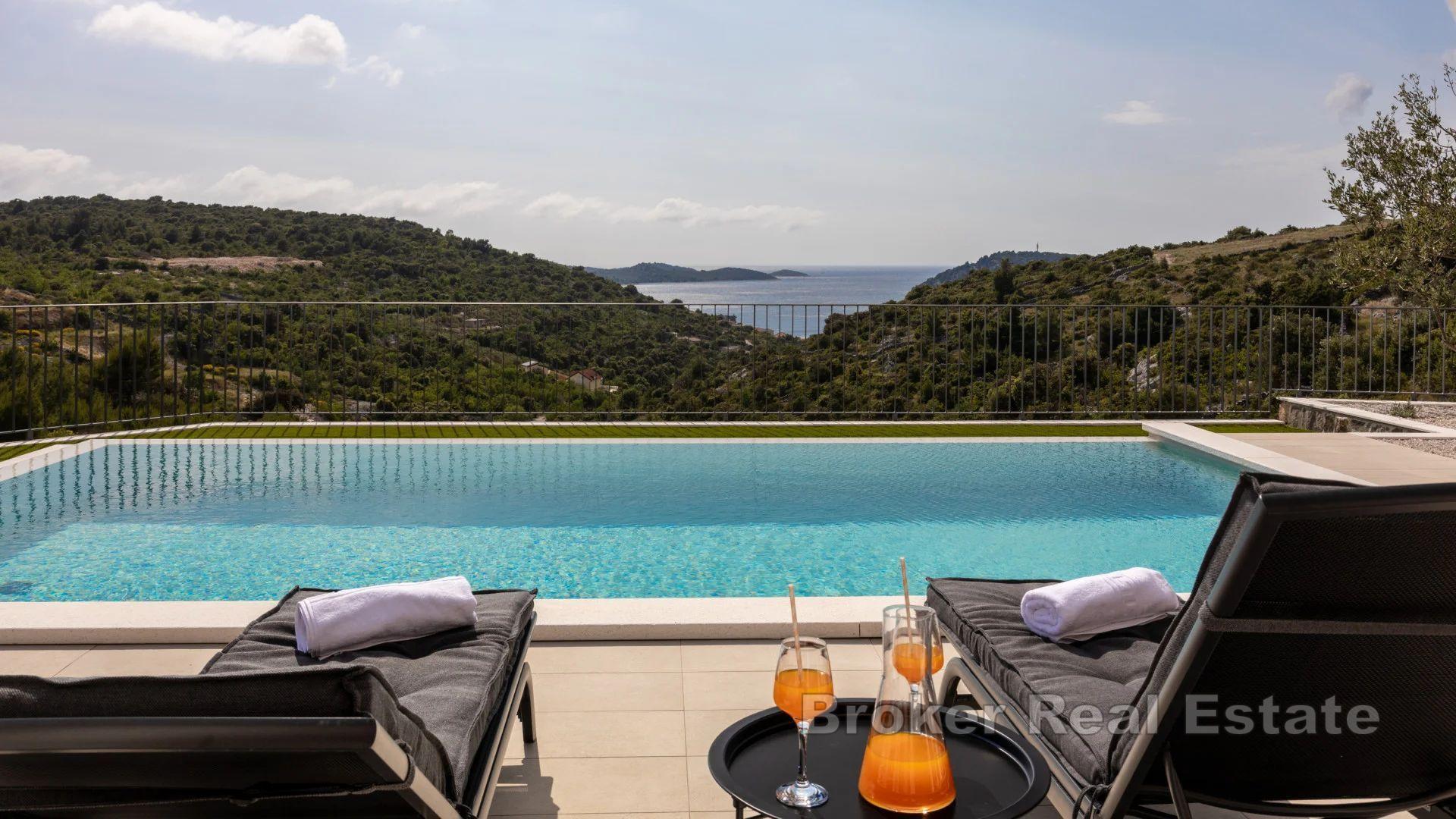 Villa mit Pool und Meerblick