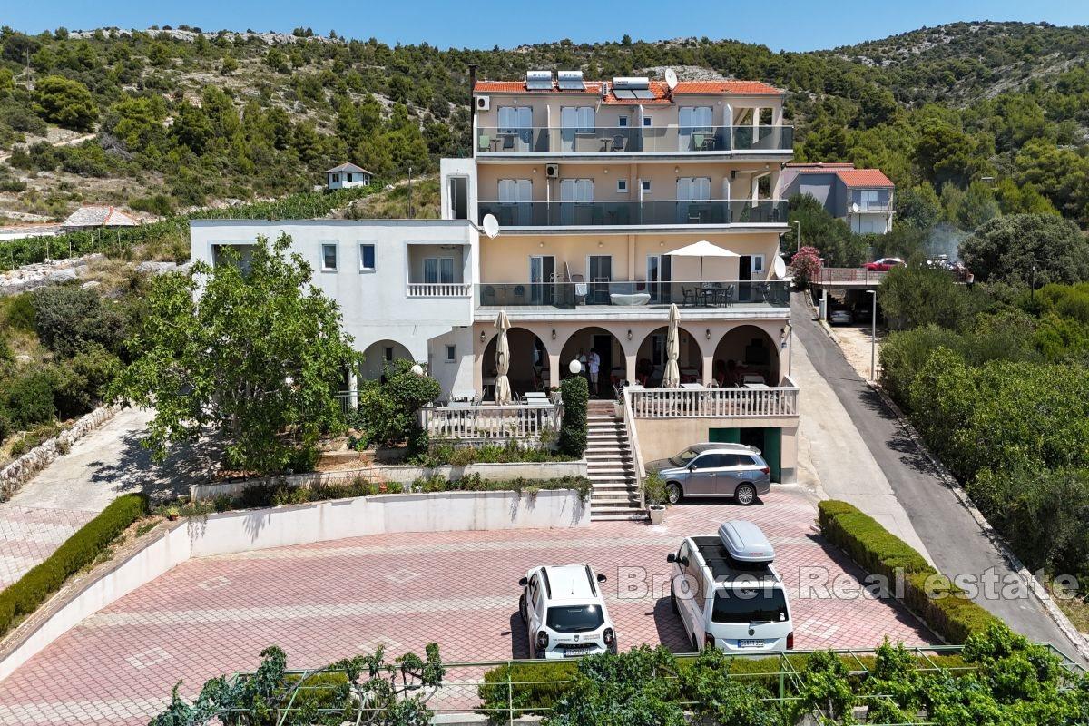 Restaurace s pokoji v první řadě k moři