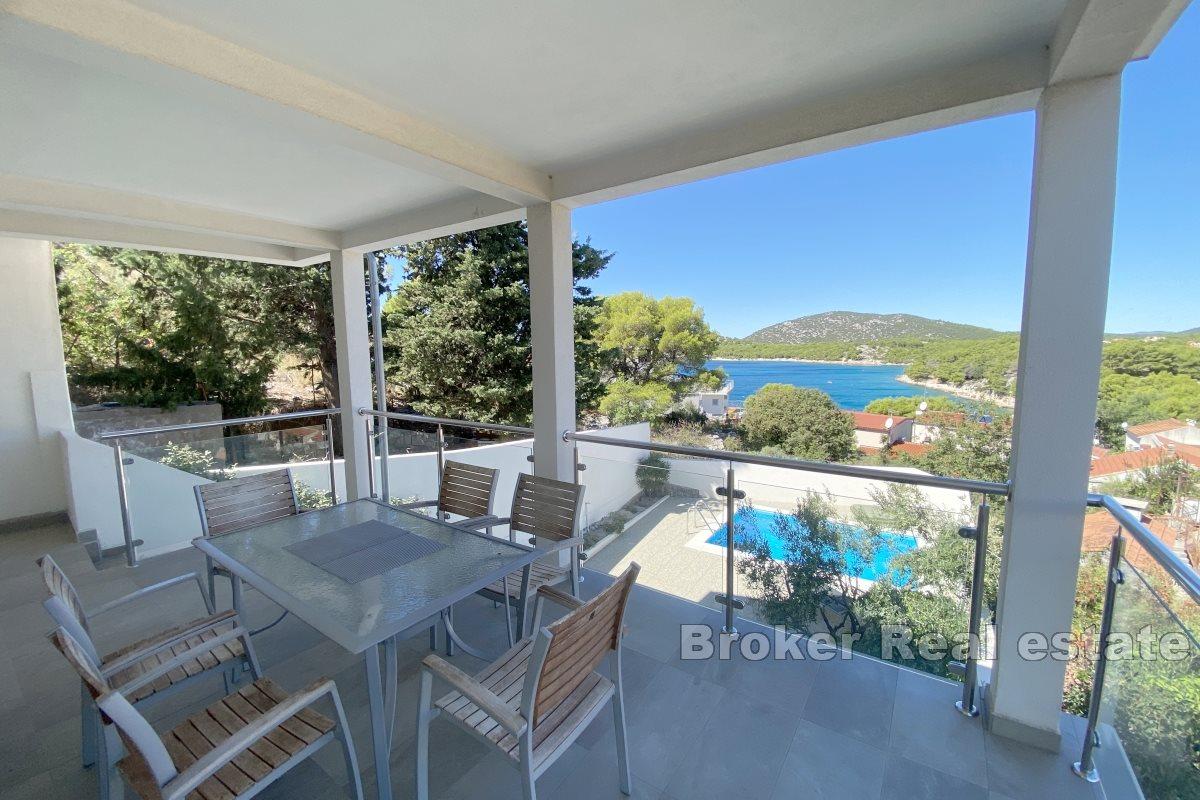 Haus mit Pool und Meerblick