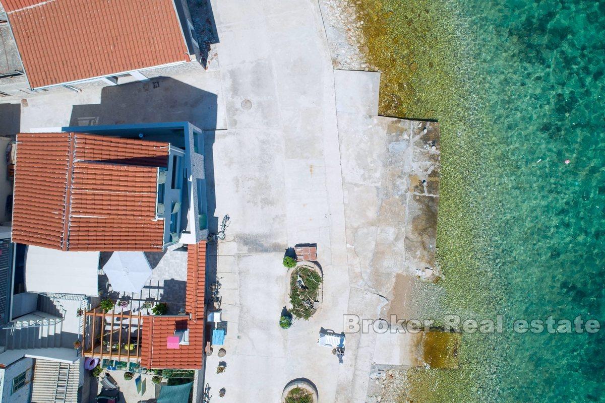 Jedinstvena kuća u prvom redu do mora