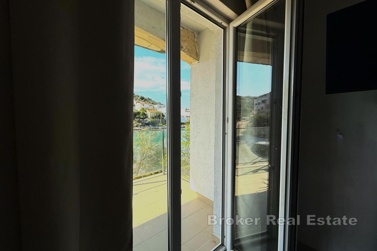 Charmant appartement à vendre – Première ligne de mer, près de Rogoznica