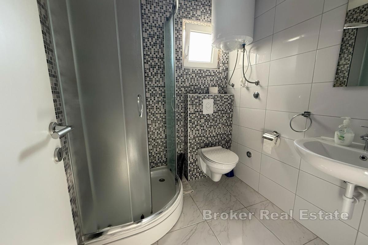 Charmant appartement à vendre – Première ligne de mer, près de Rogoznica